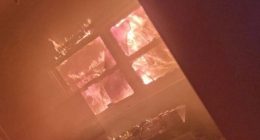 Photo shows fire devouring house as families flee in Melbourne