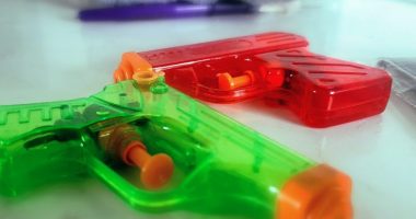 Squirt guns
