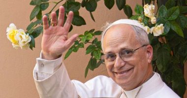 Pope vows every effort to work for peace in regions where Christians persecuted, forced to flee