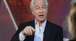 Powerful banker issues terrifying warning about Trump's new tariffs