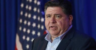 Pritzker and Ocasio-Cortez: A billionaire and a former bartender emerge as Trump resistance leaders