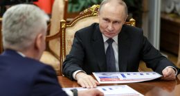 Vladimir Putin reviewing documents with Moscow Mayor Sergei Sobyanin.