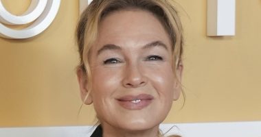 Renee Zellweger debuts shock new look on set