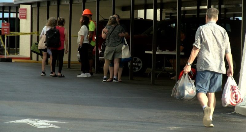 Residents forced to evacuate Clearwater condo allowed to retrieve belongings