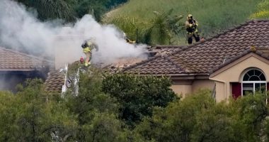 Small plane crashes into Simi Valley neighborhood in Southern California, killing 1 person