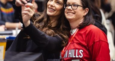 Stars of stage and screen coming to Savannah for fan convention