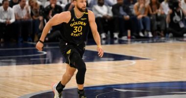 Steph Curry exits Game 1 with hamstring strain in Warriors worry