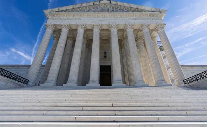 Supreme Court allows Trump to strip protections from some Venezuelans; deportations could follow