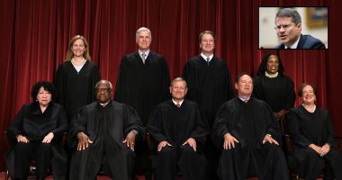Trump admin asks SCOTUS to let it resume federal firings