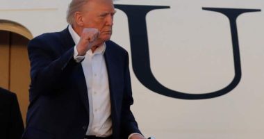 Trump administration says it'll pay immigrants in the US illegally $1,000 to leave the country