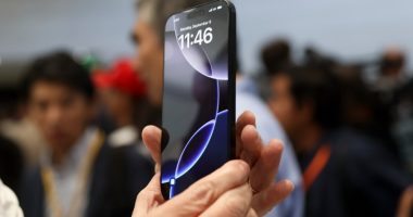 Trump threatens 50% tariffs on EU and 25% penalties on Apple as his trade war intensifies