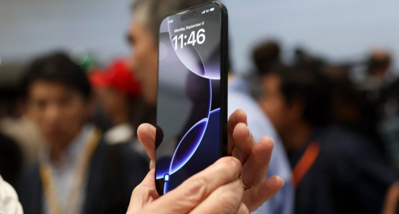 Trump threatens 50% tariffs on EU and 25% penalties on Apple as his trade war intensifies