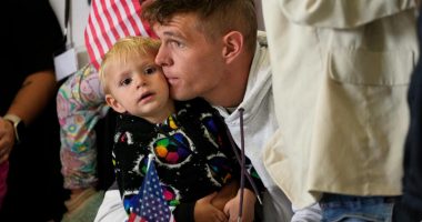 Trump welcomes 59 white South African refugees