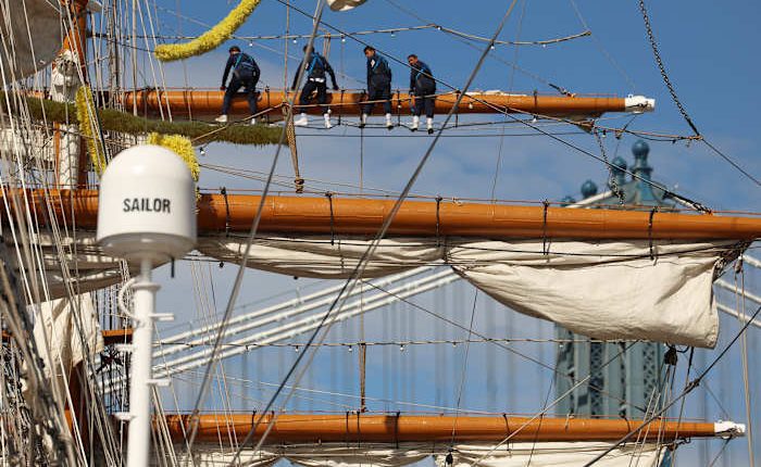 Turbulent waters may have contributed to Mexican tall ship’s crash into Brooklyn Bridge