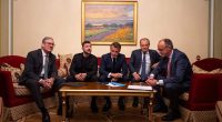 Ukrainian president welcomes Russian overtures, but says ceasefire must come before peace talks