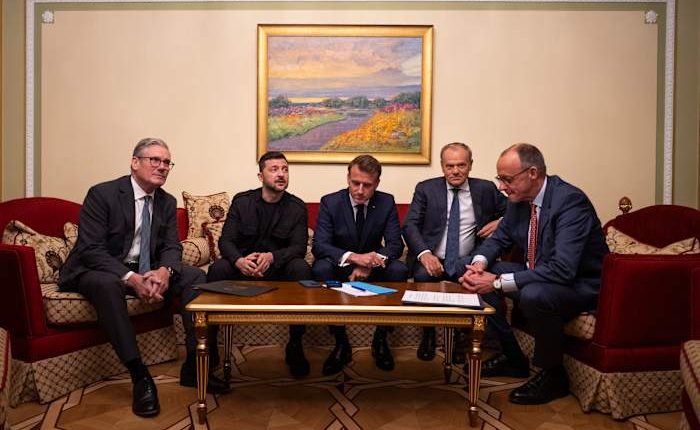 Ukrainian president welcomes Russian overtures, but says ceasefire must come before peace talks