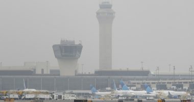 United Airlines cuts 35 daily flights at Newark airport, citing shortage of air traffic controllers