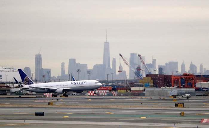 United Airlines cuts 35 daily flights at Newark airport, citing shortage of air traffic controllers