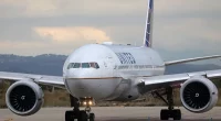 United Airlines planes in San Francisco clip wings