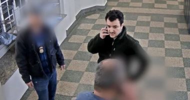 Video appears to show Mahmoud Khalil cooperating with ICE agents before he was detained
