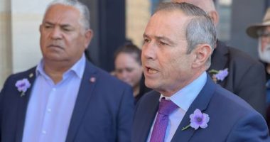 Roger Cook announcing the start of a Stolen Generations redress scheme.