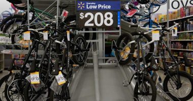 Walmart to raise prices as tariff fears close wallets