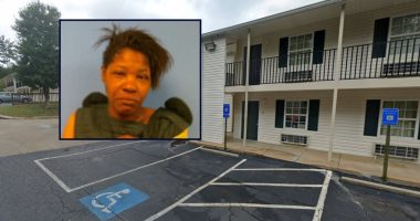 Woman allegedly pours 'hot chicken grease' on boyfriend