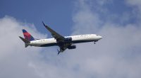 Young girl gets brutal reaction as she sings  to passengers on flight