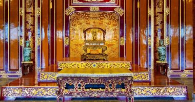 'Intoxicated' man breaks historic dynasty's throne in Vietnam