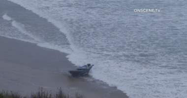 At least 3 dead after boat washes up at Torrey Pines State Beach
