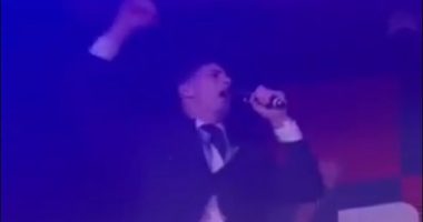 Crystal Palace's FA Cup hero Dean Henderson leads fans in X-rated chant as stars begin boozy night of celebrations after beating Man City to win FIRST major trophy