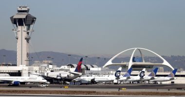 Golf legend's private jet makes emergency landing at LAX