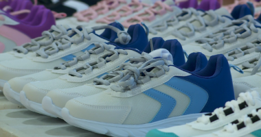 Hundreds of metro elementary school students fitted for free shoes