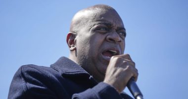 Judge scolds DOJ in dismissing ICE facility trespassing charge against Newark mayor