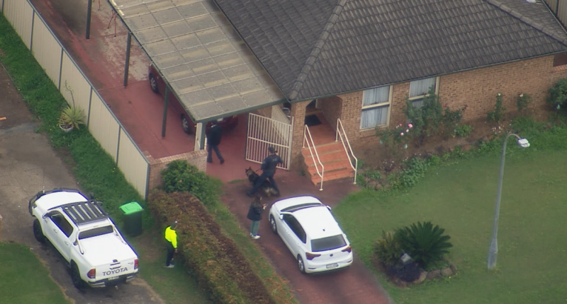 Police search Sydney neighbourhood for escaped detainee after tip-off