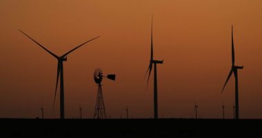 Record-early heat wave hits Texas as lawmakers target renewables