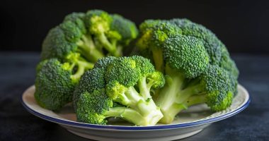 Stop cooking broccoli on hob as doctor says simplest way makes it '4 times healthier'