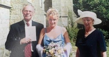 Subtle warning signs of dementia everyone should know, according to expert who watched her grandma, mum and dad develop the disease