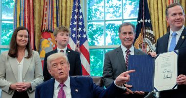 Trump Signs Four Bills to Roll Back Biden-Era Regulations