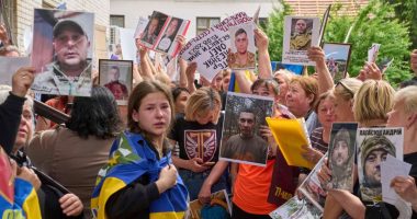 Relatives show photos of missing soldiers