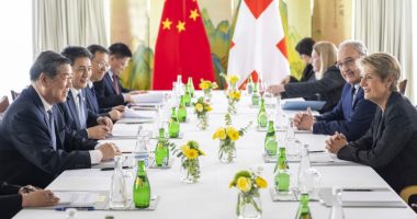 US-China tariff talks to continue Sunday, Trump touts 'great progress'