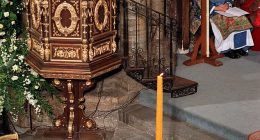 As Earl Charles Spencer delivers his eulogy, a shaft of light came through a window in the ceiling and lit up Diana's coffin