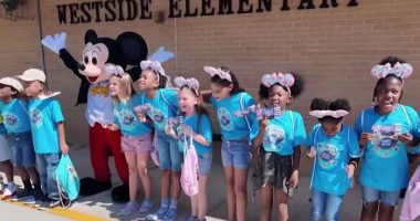 ‘I’m really excited:’ Daytona Beach teacher surprises students with trip to Disney World