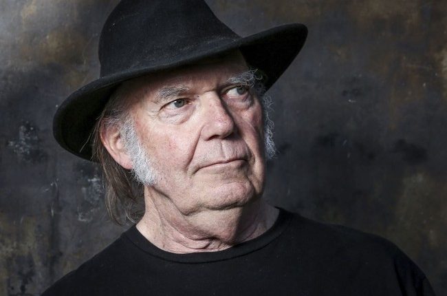 ‘Washed Up’: Conservatives Torch Neil Young for Performing Predictable New Song Slamming Musk