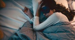 'Sleeping on it' really does help solve problems, study finds