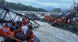2 people killed, 32 others injured after iron bridge collapses over river at tourist destination in western India