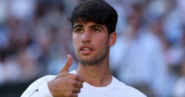 Alcaraz stops Wimbledon clash to give water to fan amid punishing heat