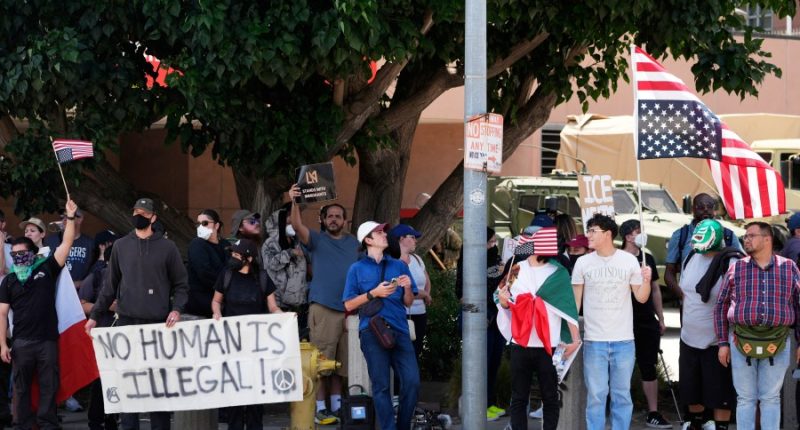 Appeals court temporarily blocks judge's ruling to return control of National Guard to California