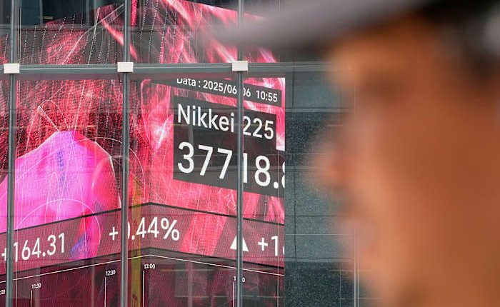 Asian shares rally ahead of US-China trade talks