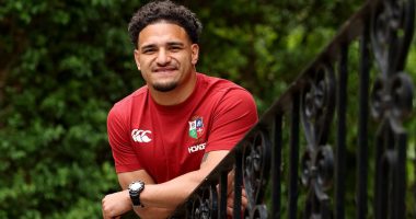 Australia coach takes aim at Lions duo - born in New Zealand and Australia - after former stars raised questions over their inclusions